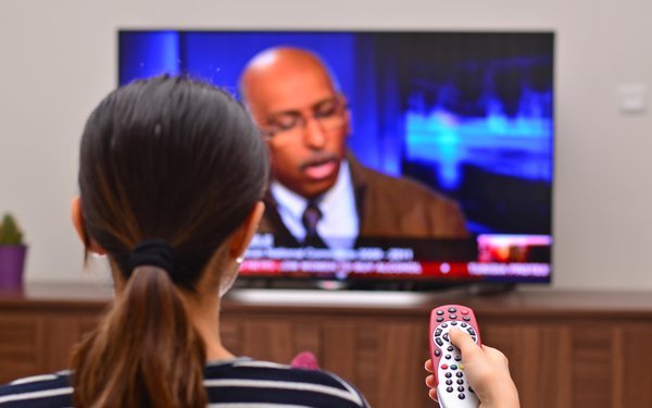 watchingtvwatchingnews_OMbmqXx